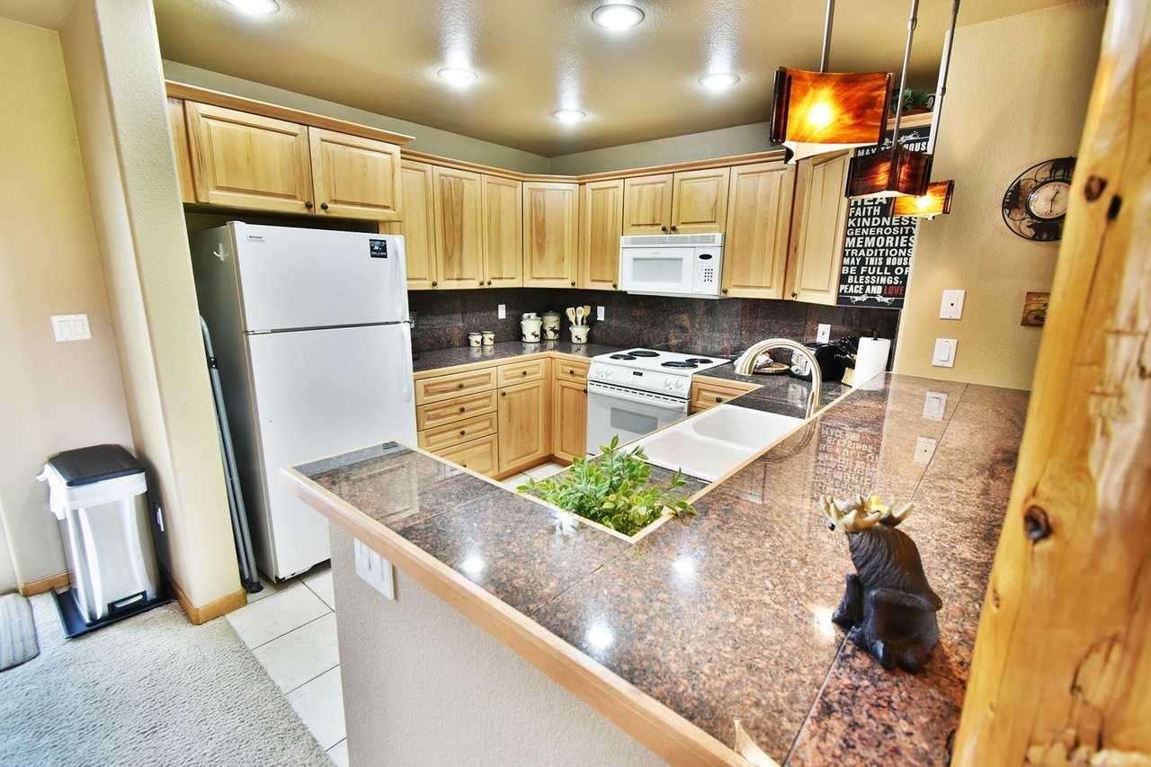 33 Skyline Dr - Photo 3 of 24