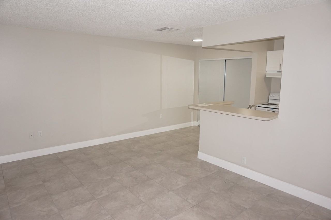 3819 Bowline Cir #101 - Photo 2 of 8