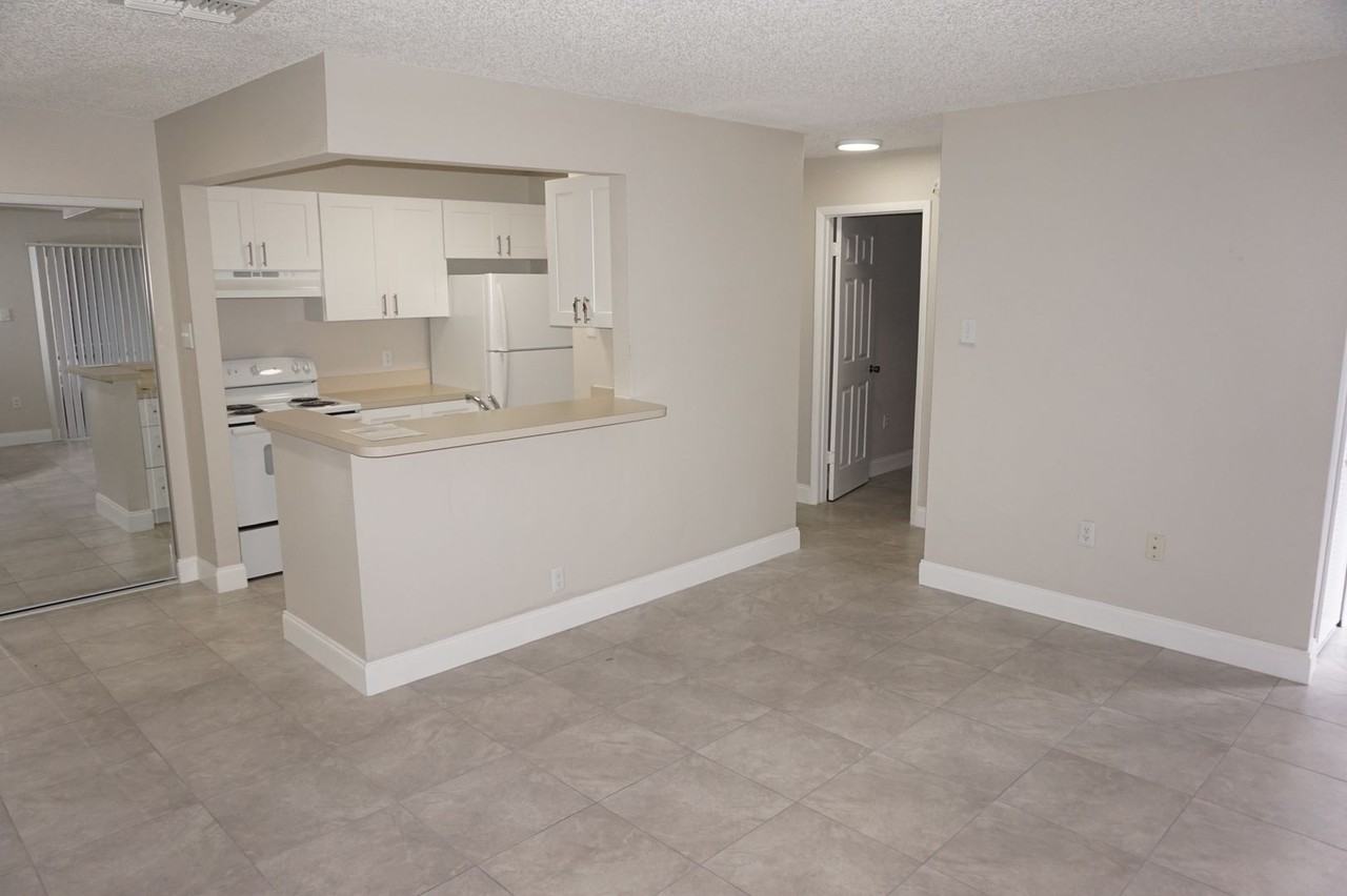 3819 Bowline Cir #101 - Photo 3 of 8