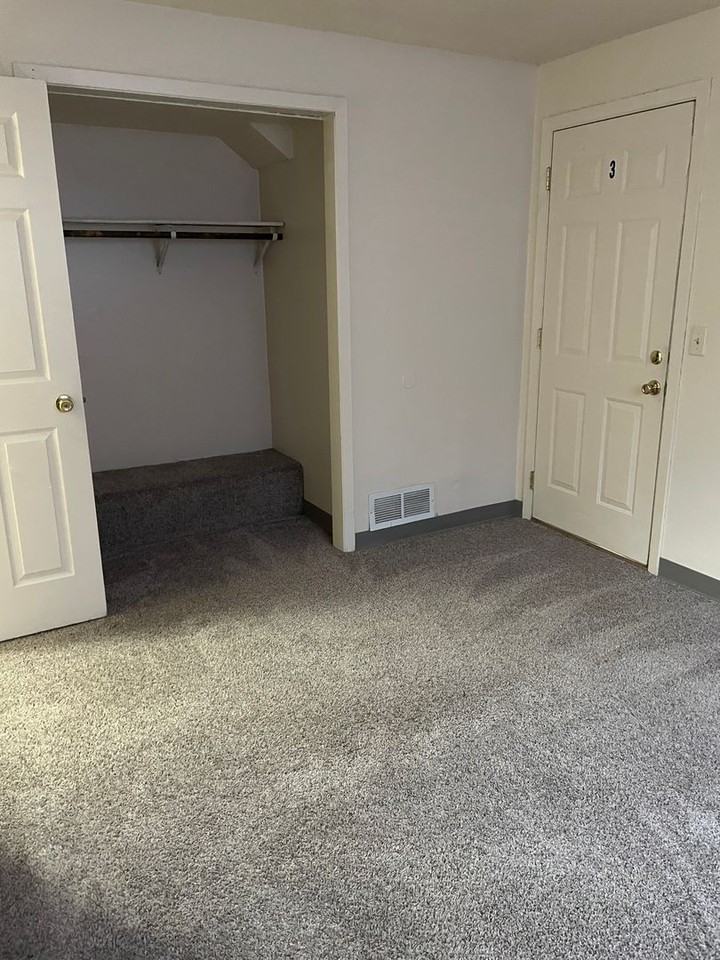 Maplewood Apartments 305418 Betsy Ross Pl / 305417 Paul Revere Pl