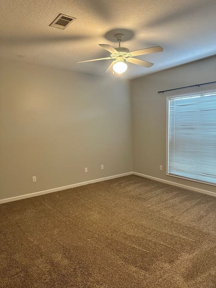 203 Camden Dr - Photo 4 of 29