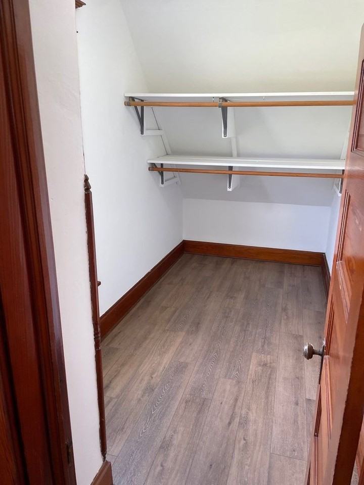 405 S Ogle Ave - Photo 2 of 10