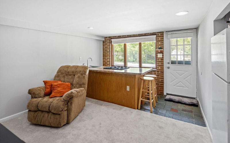 585 Monastery Ave #1 - Photo 3 of 9