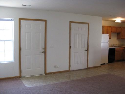 558 Lamont Dr - Photo 3 of 8