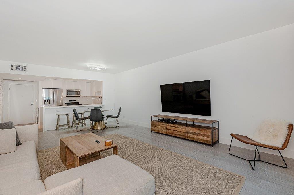 2301 Collins Ave #505 - Photo 4 of 23