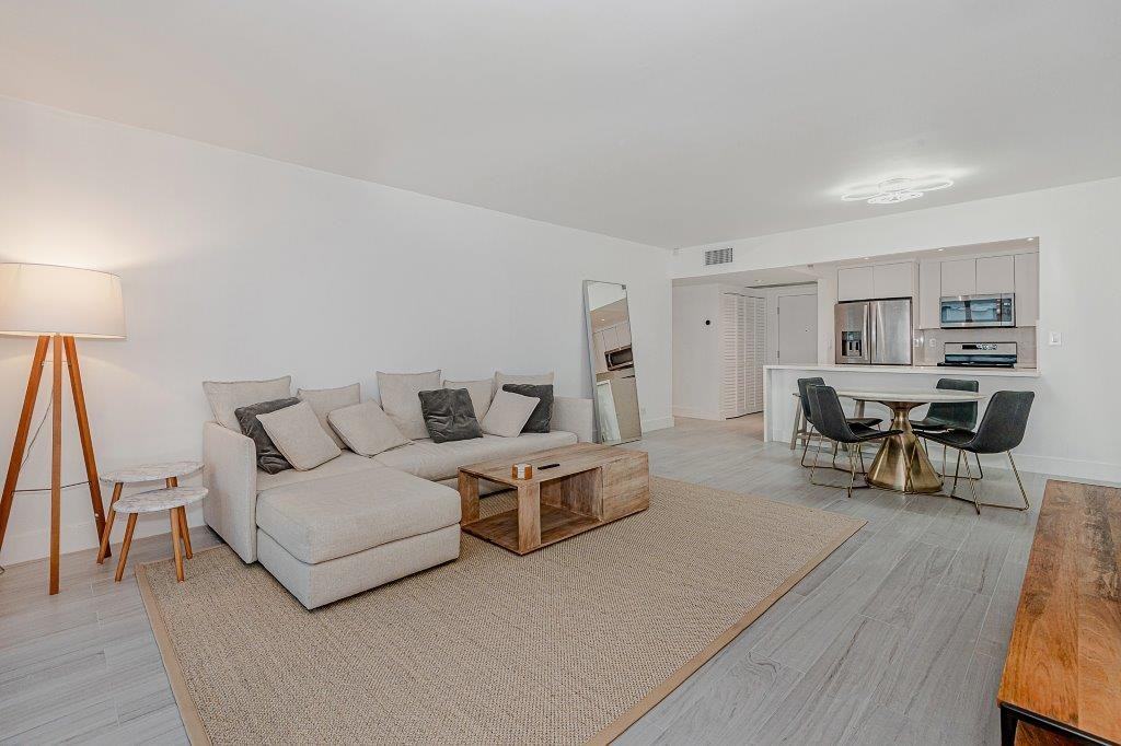 2301 Collins Ave #505 - Photo 5 of 23