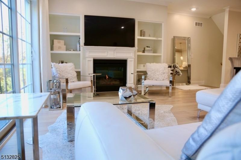 27 Deans Ct #27 - Photo 3 of 18