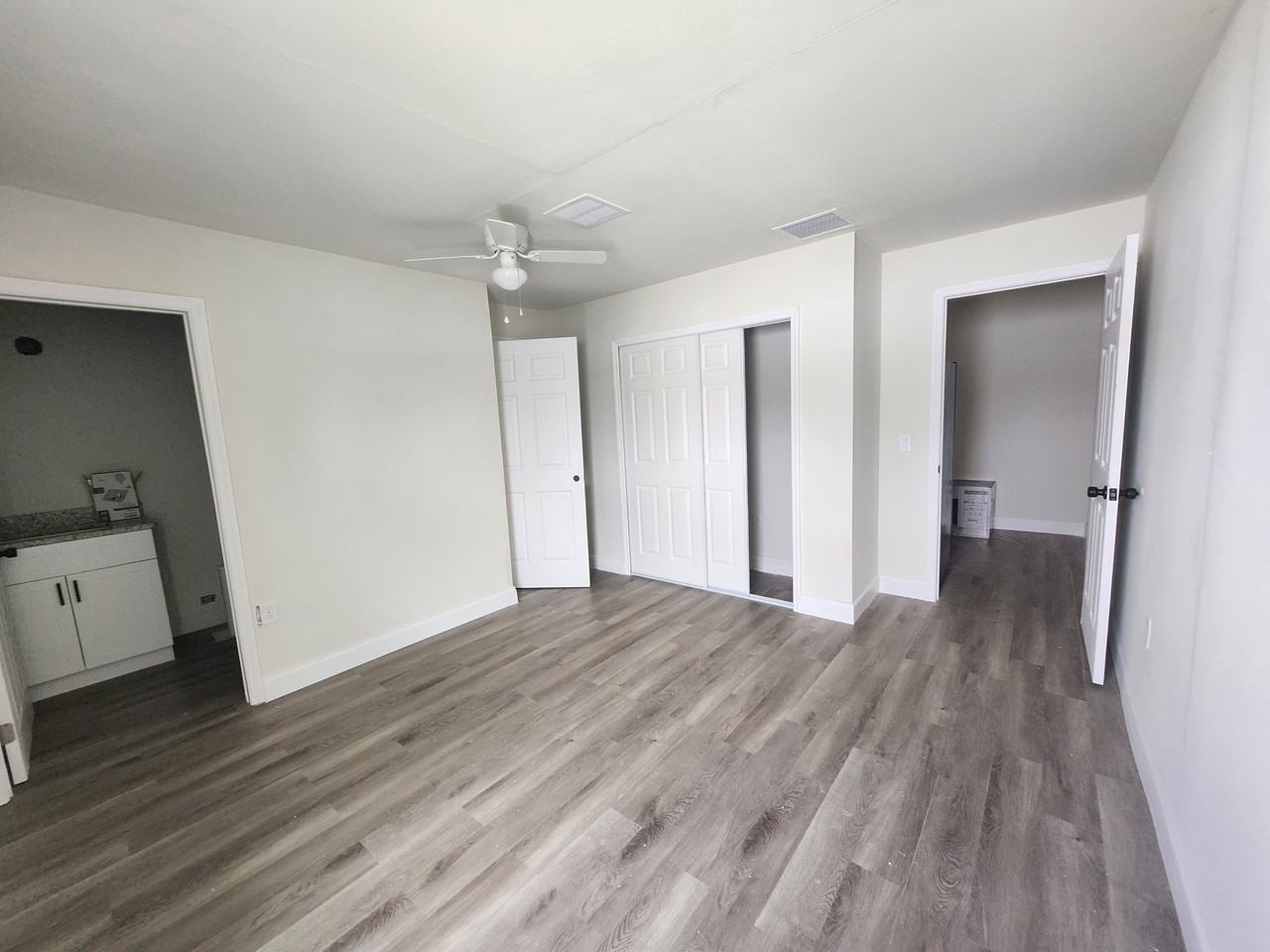 406 Cocoa Ct #B - Photo 6 of 14