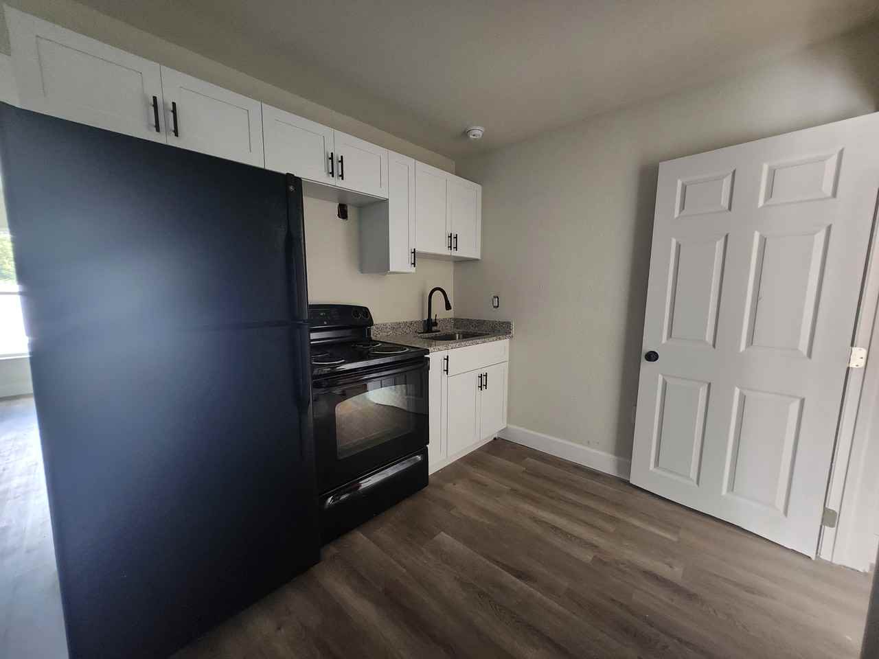 406 Cocoa Ct #B - Photo 7 of 14