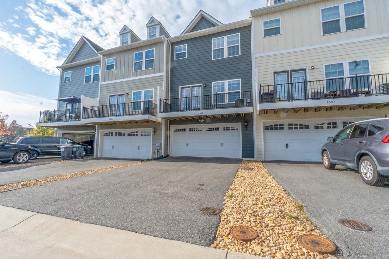 2606 Shire Walk Ln #NA - Photo 3 of 10