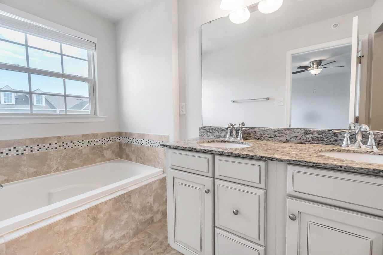 2606 Shire Walk Ln #NA - Photo 6 of 10