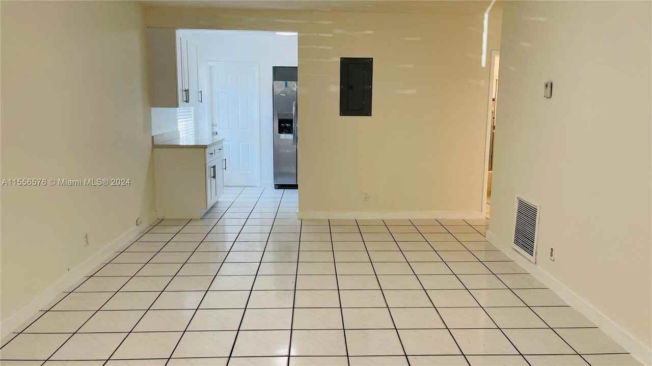 413 Se 22nd St #H1 - Photo 3 of 8