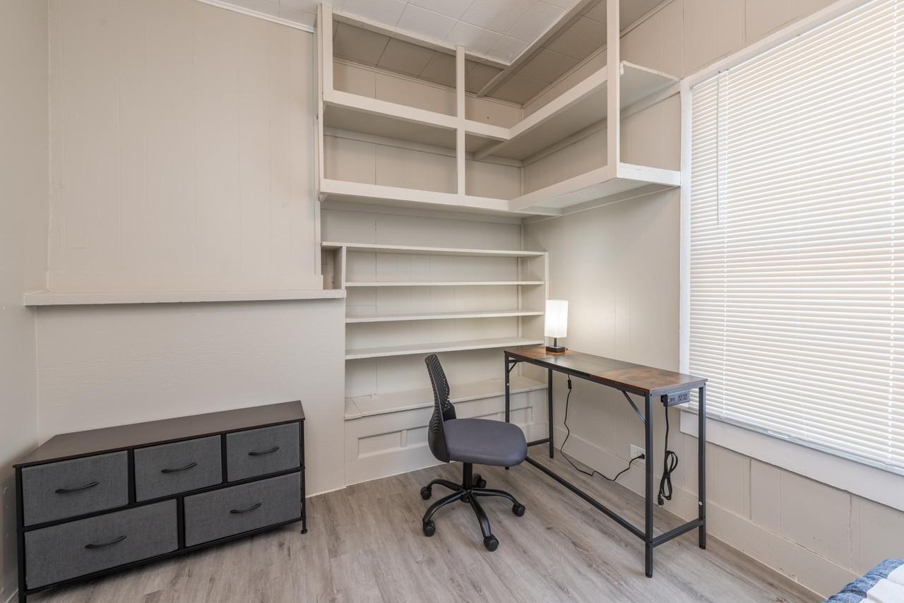 Avenue L - Photo 5 of 8