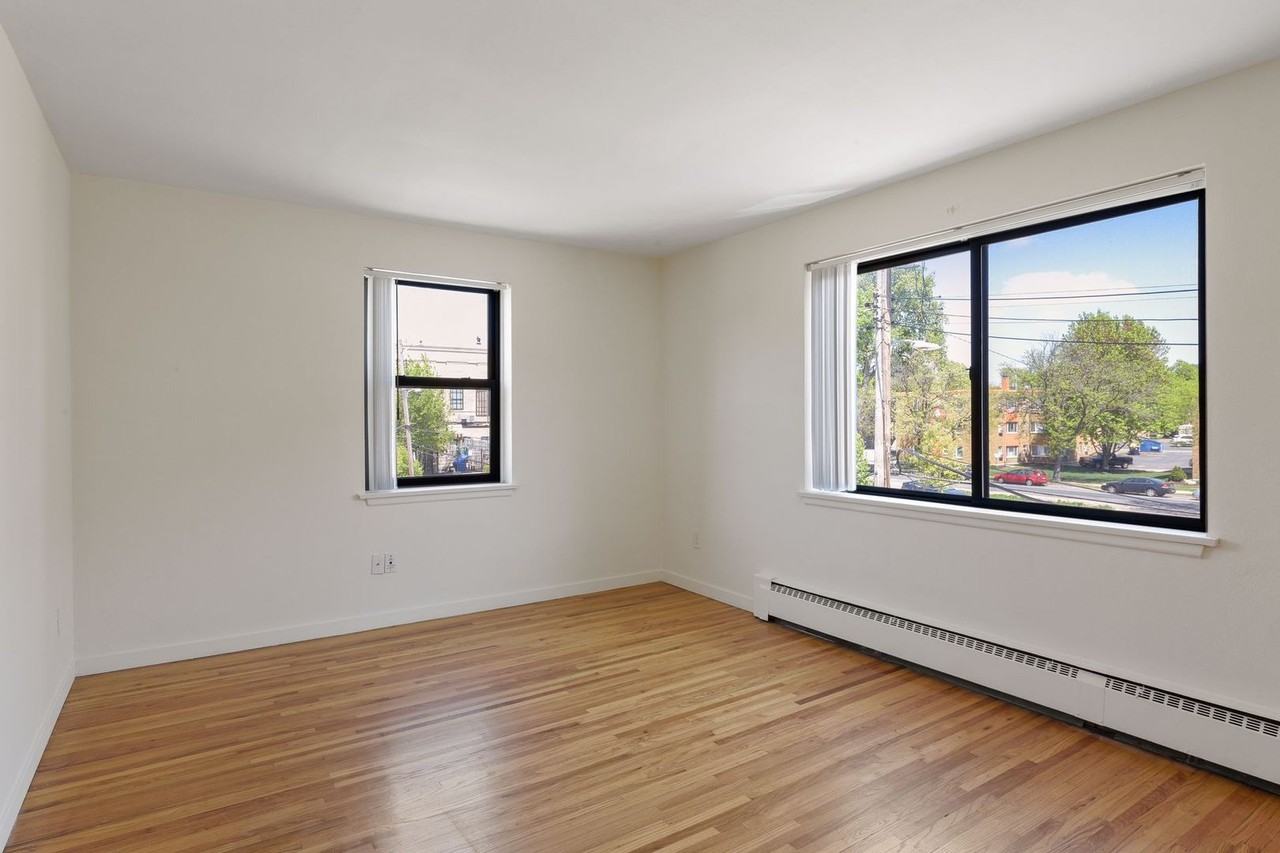 3441 Emerson Ave S - Photo 4 of 17