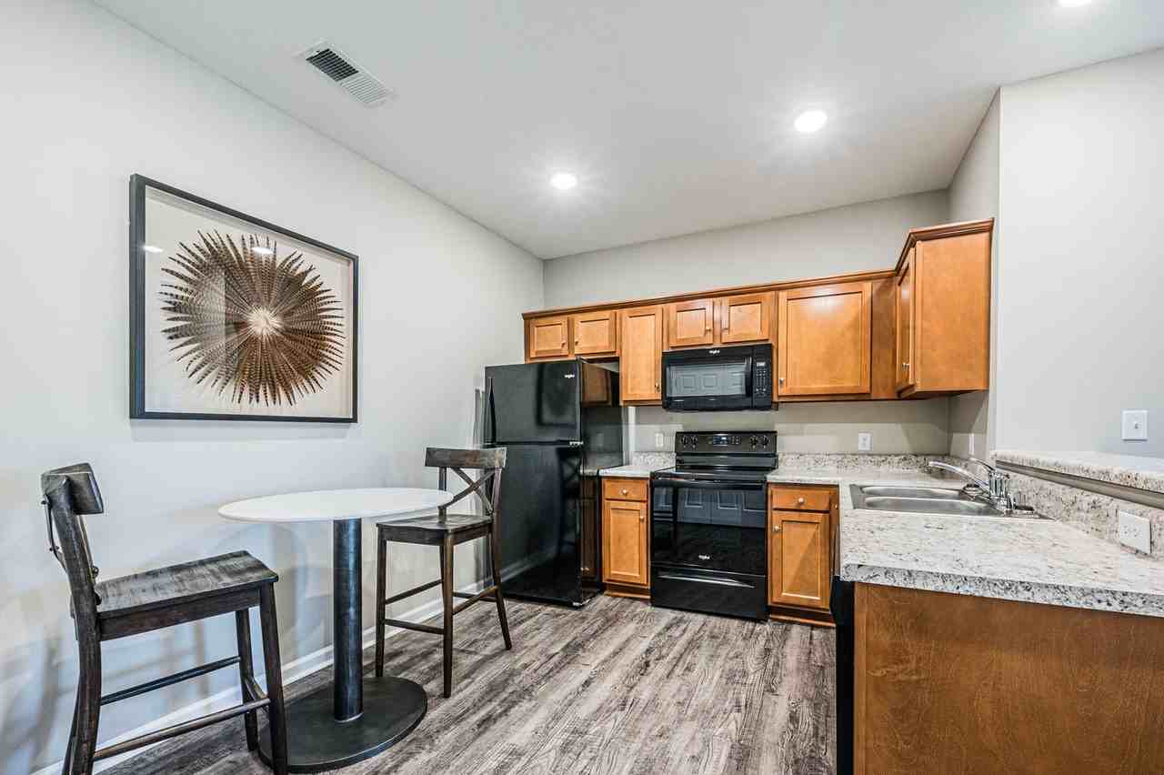 Lynnwood Apartments - Photo 2 of 17