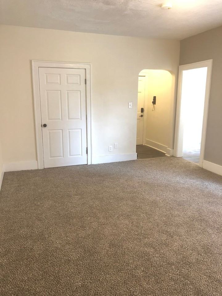 709 Hazelwood - FDR - Photo 3 of 6