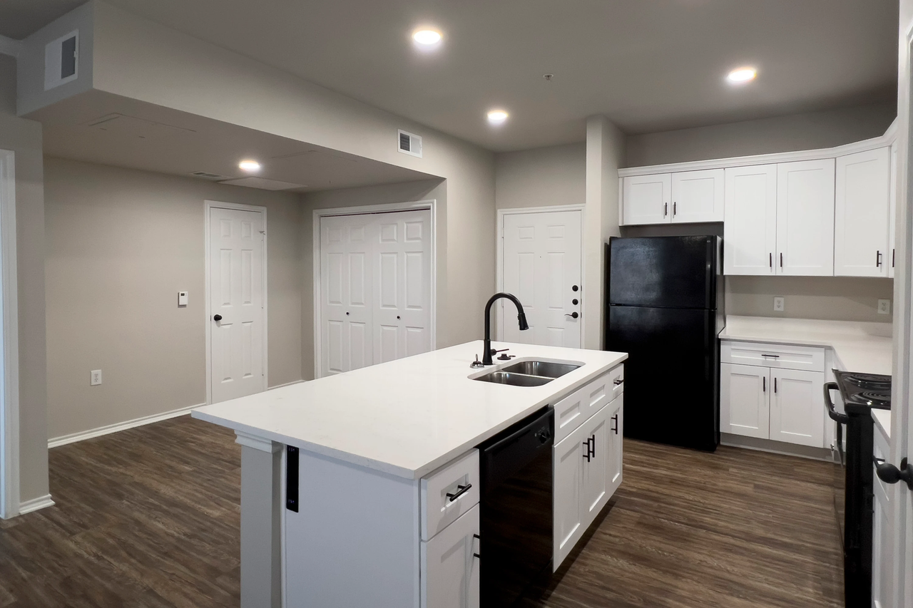 6850 Granbury Road - Photo 5 of 50