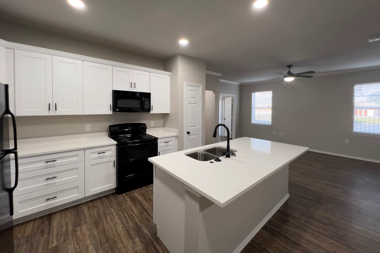 6850 Granbury Road - Photo 7 of 50