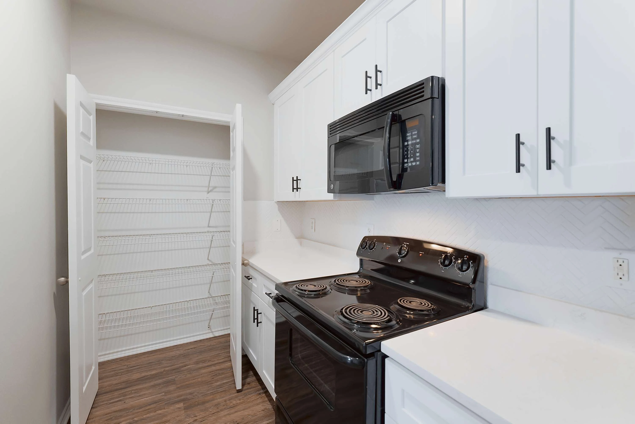 6850 Granbury Road - Photo 7 of 50