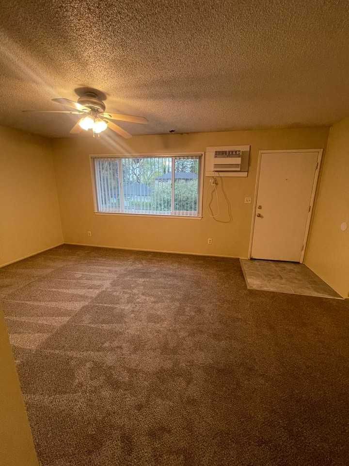 0674 - 372/374  Rio Lindo Ave - Photo 2 of 9