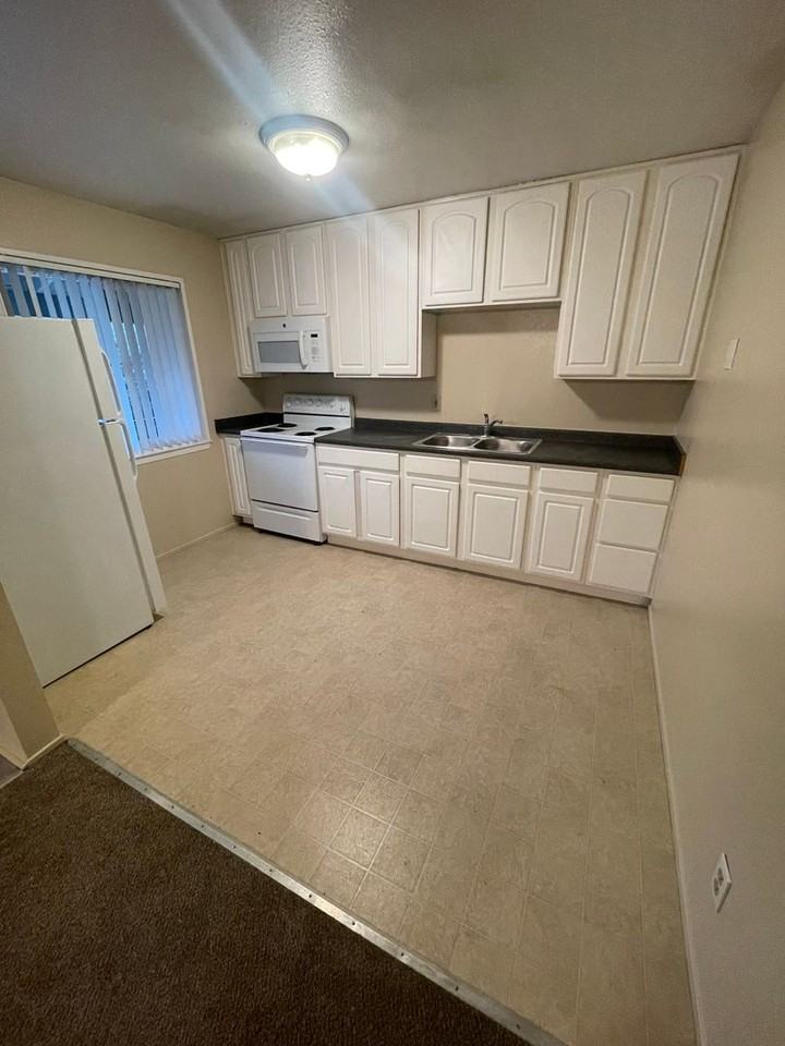 0674 - 372/374  Rio Lindo Ave - Photo 3 of 9