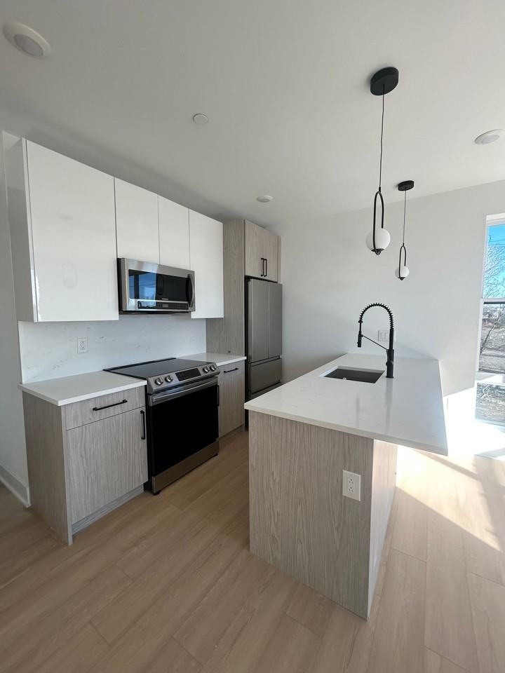 881 N 40th St - Photo 2 of 3