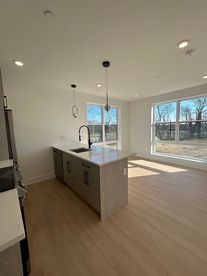 881 N 40th St - Photo 3 of 3