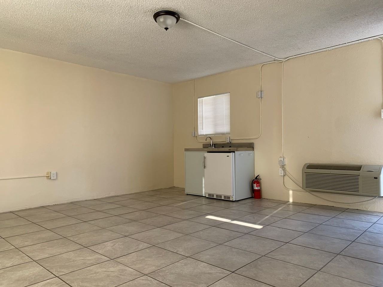 Roadrunner Apartments.. Utilities included! - Photo 2 of 24