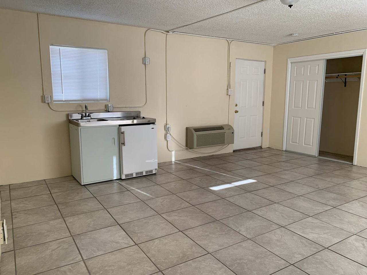 Roadrunner Apartments.. Utilities included! - Photo 3 of 24