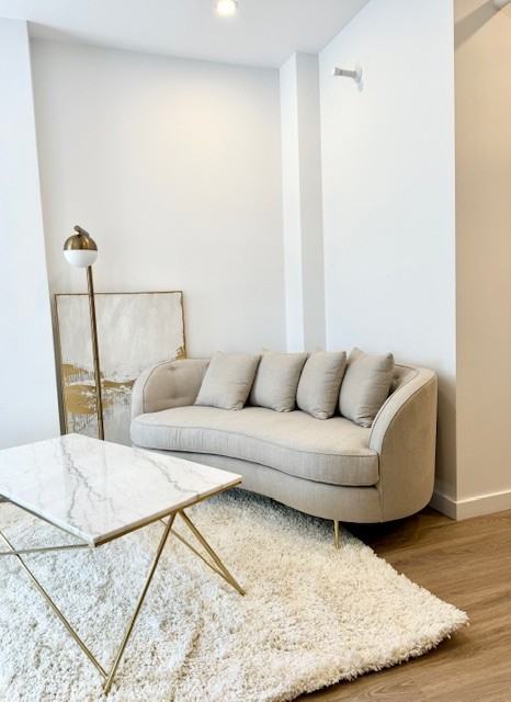 294 Rue du Square-Saint-Louis #204 - Photo 5 of 22