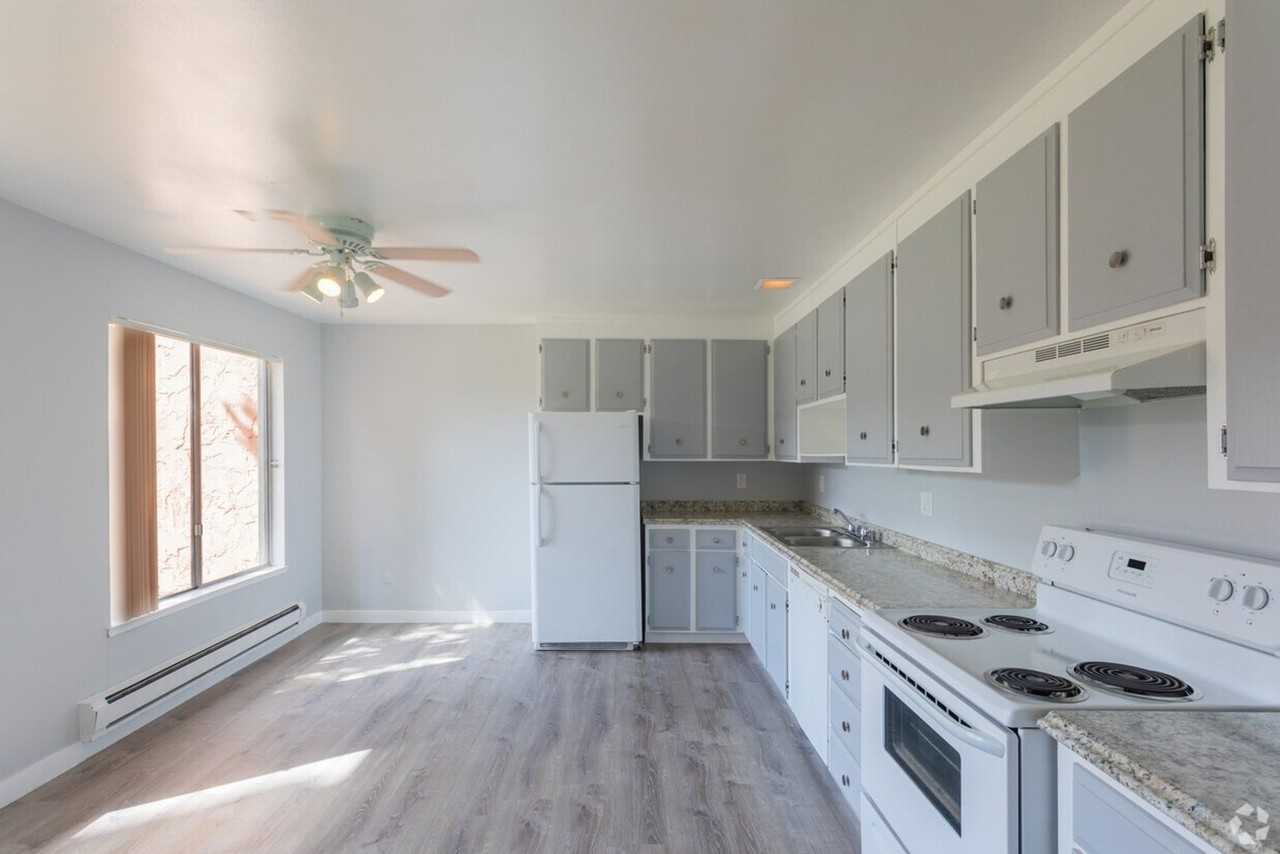 Del Coronado Apartments - Photo 4 of 42