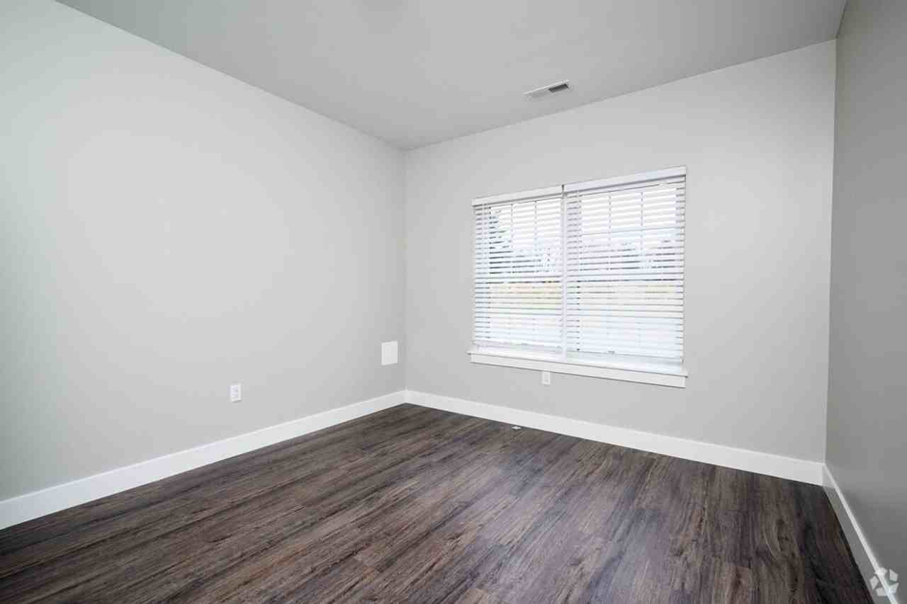 Doud Luxury Apartment Homes - Photo 7 of 27