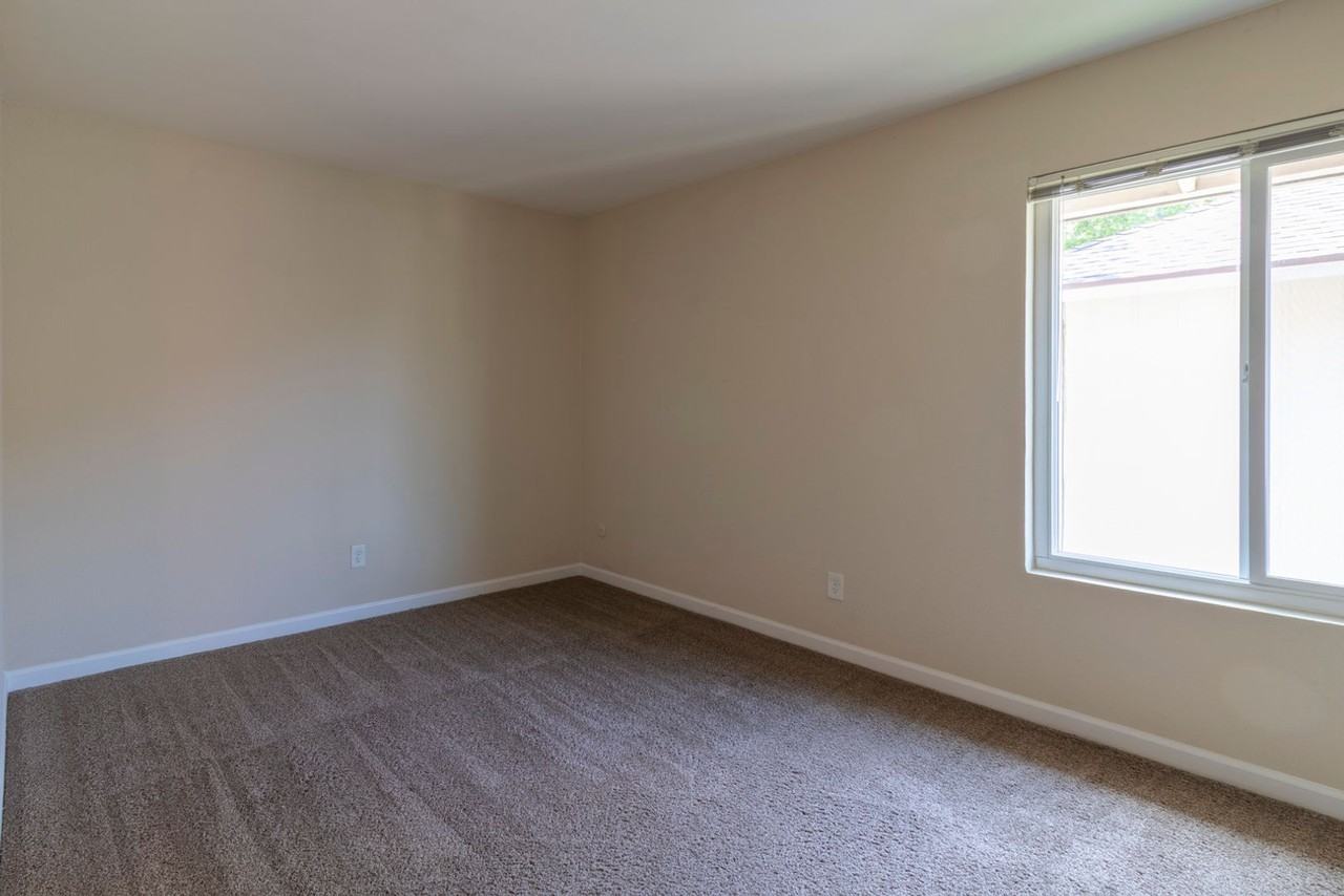 Pinewood Apartments - Photo 3 of 34