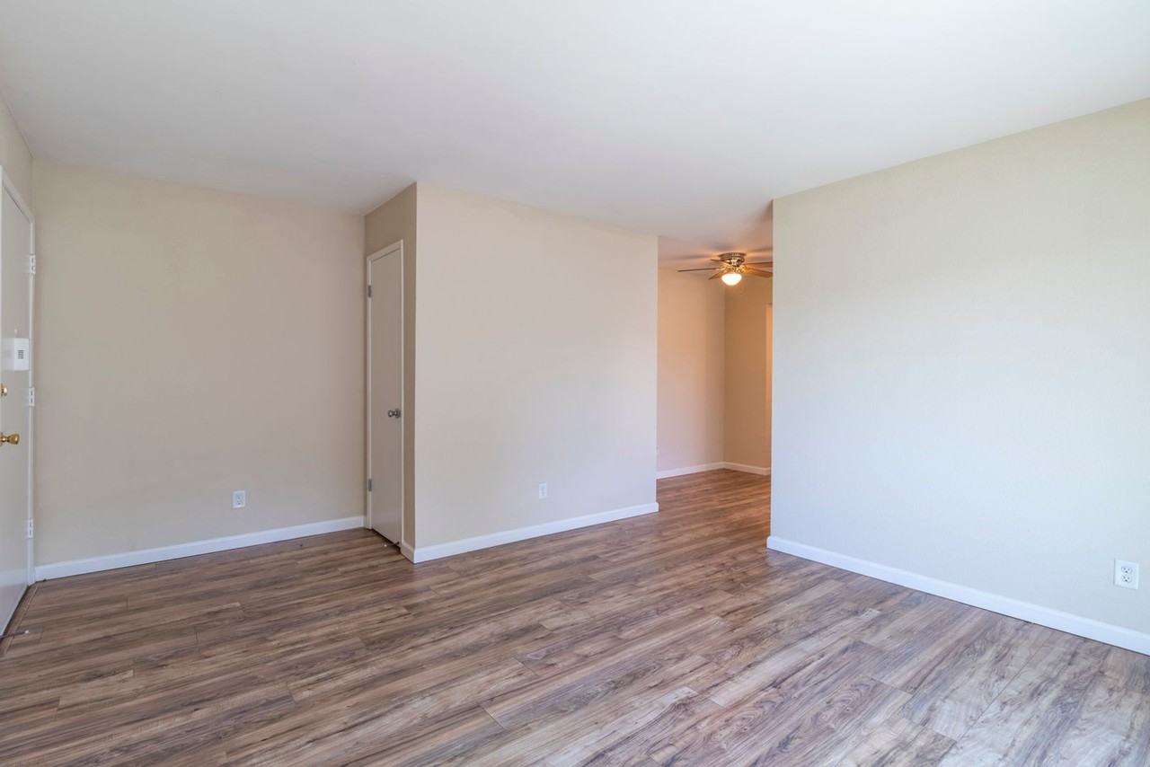 Pinewood Apartments - Photo 6 of 34