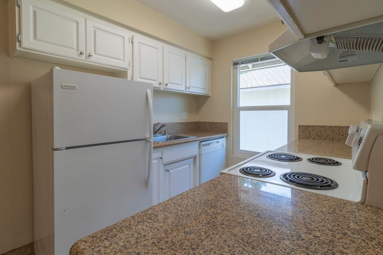 Pinewood Apartments - Photo 7 of 34