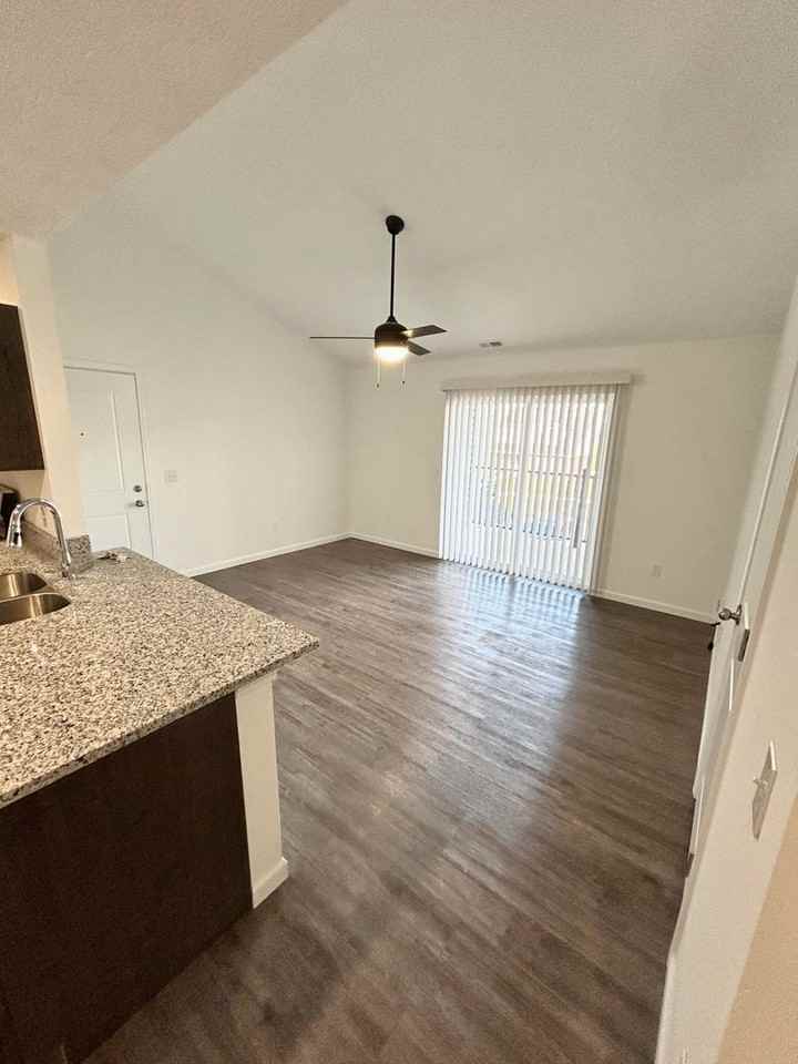 Sagamore Winds Apartments - Photo 2 of 50