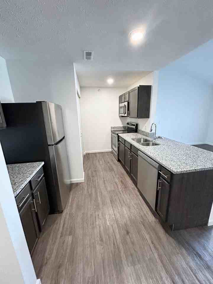 Sagamore Winds Apartments - Photo 3 of 50