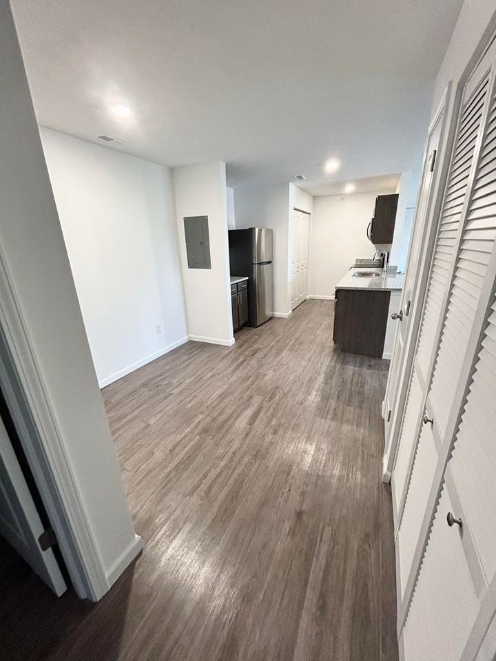 Sagamore Winds Apartments - Photo 5 of 50