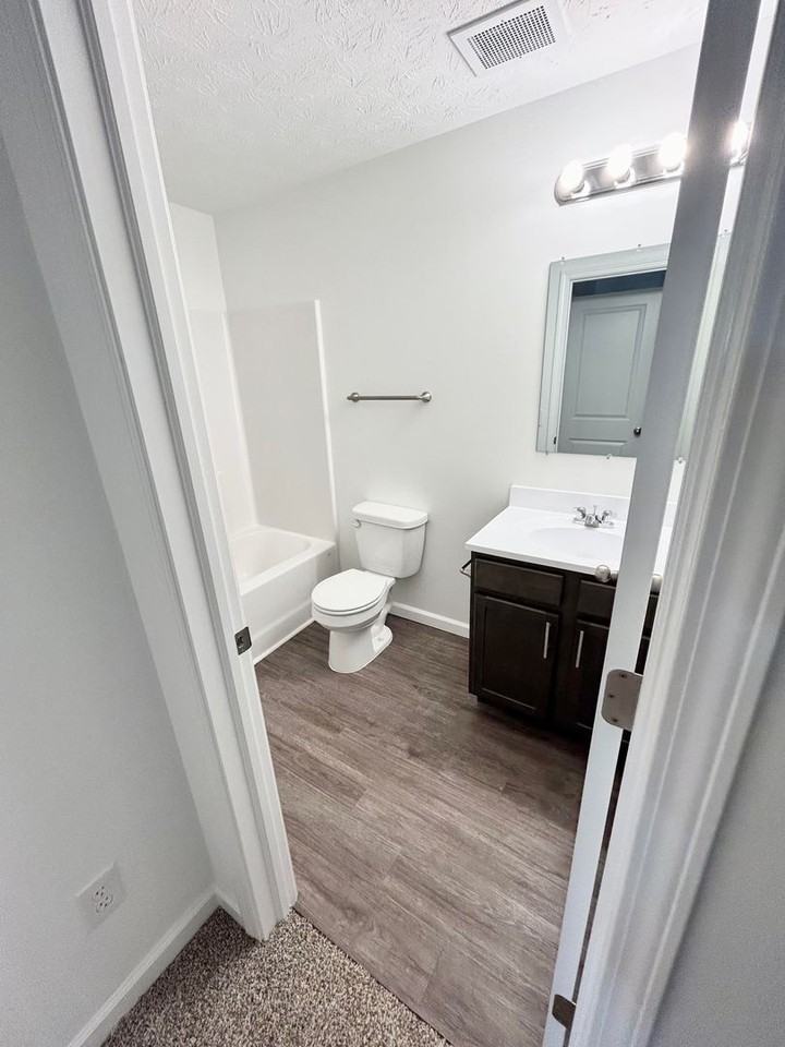 Sagamore Winds Apartments - Photo 6 of 50