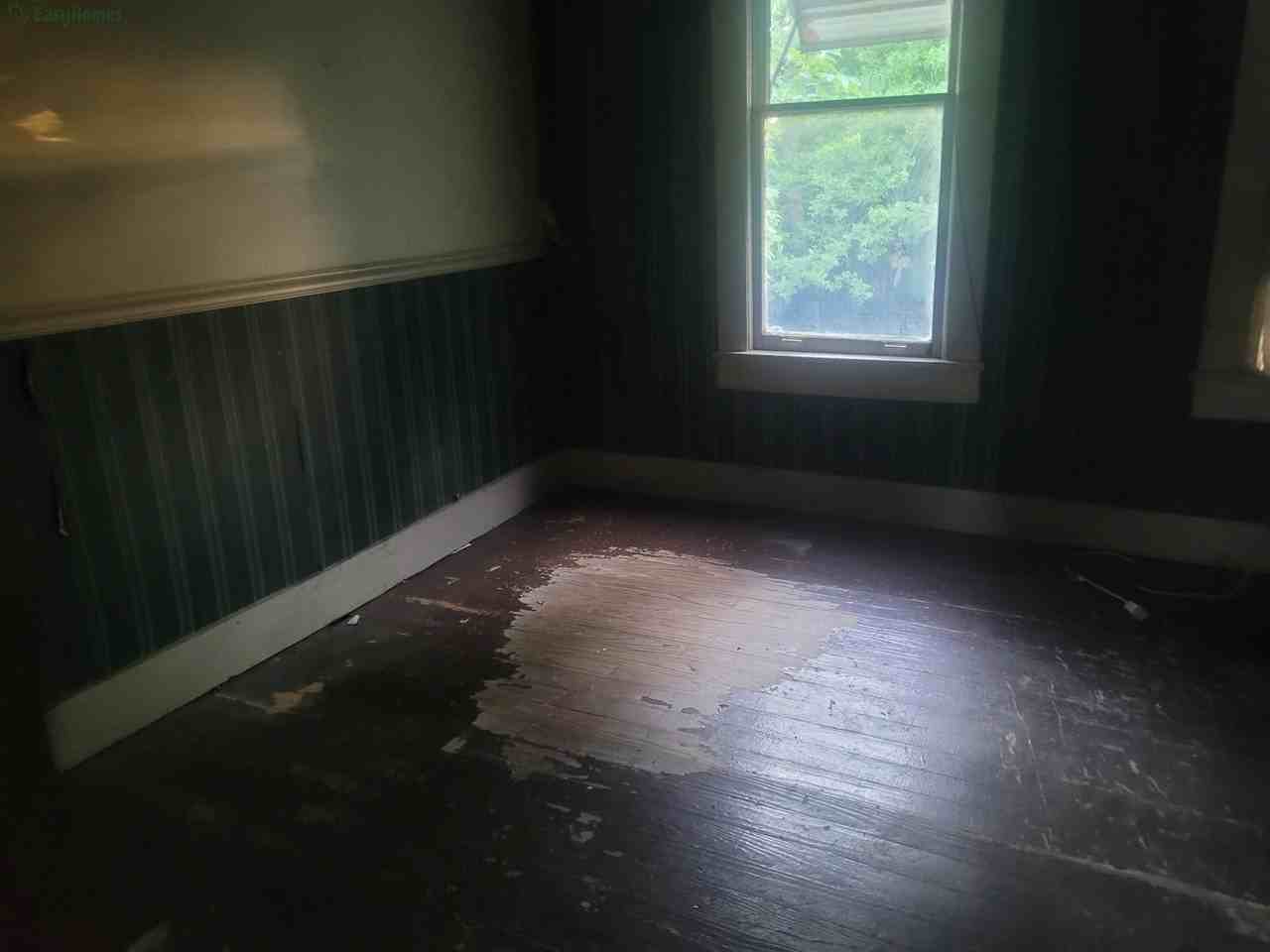 305 South Everett Street - Photo 2 of 10