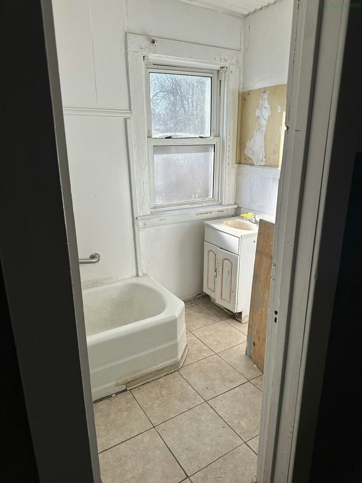 1507 South Livingston Street - Photo 5 of 8