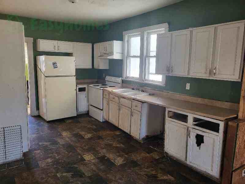 1519 A Avenue - Photo 2 of 13