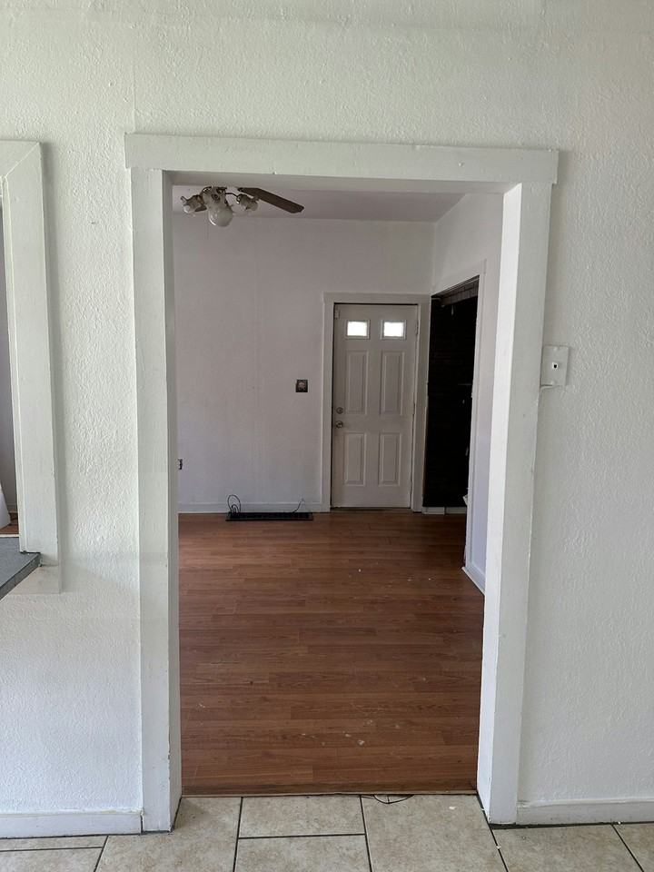 2121 North Prospect Road - Photo 4 of 19