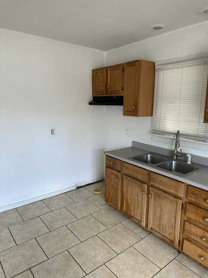 2121 North Prospect Road - Photo 6 of 19