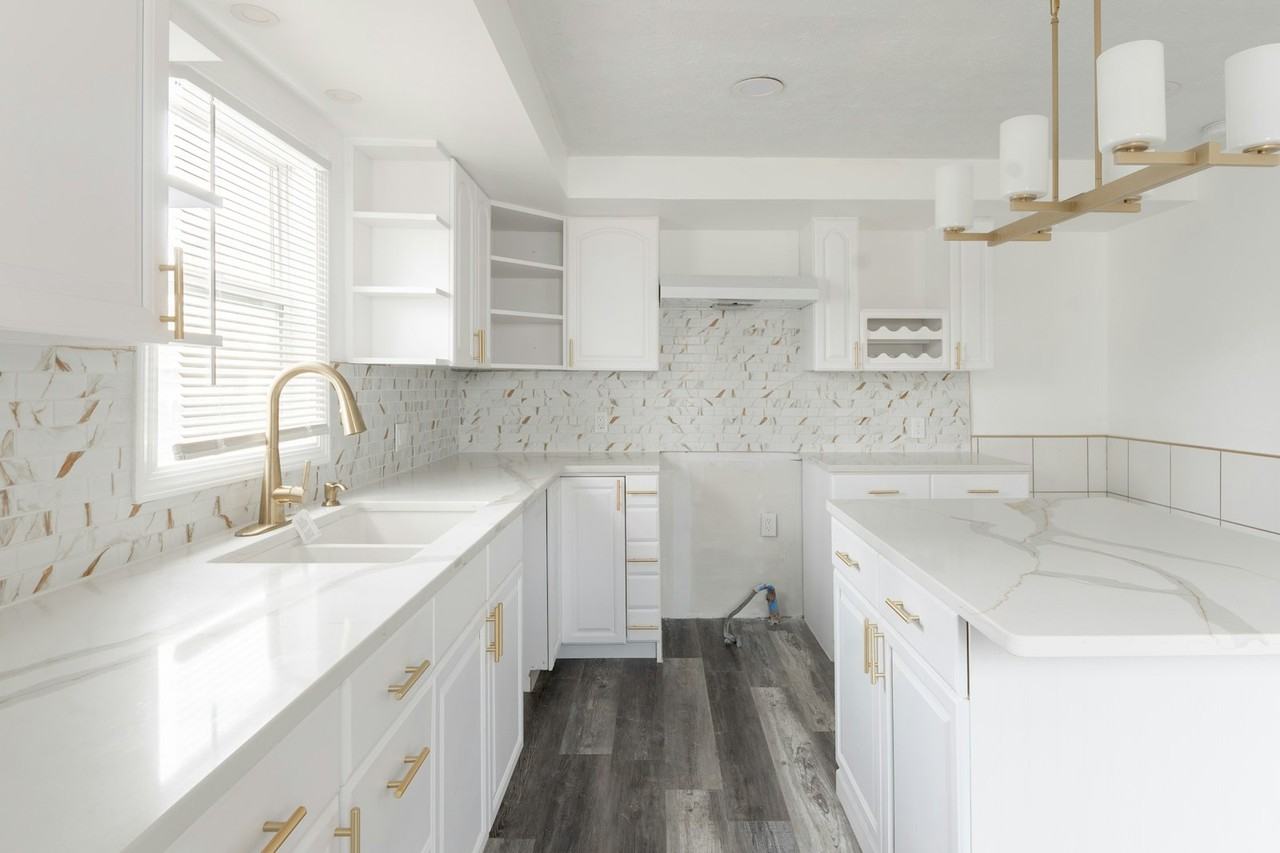 513 Henry Street - Photo 3 of 17