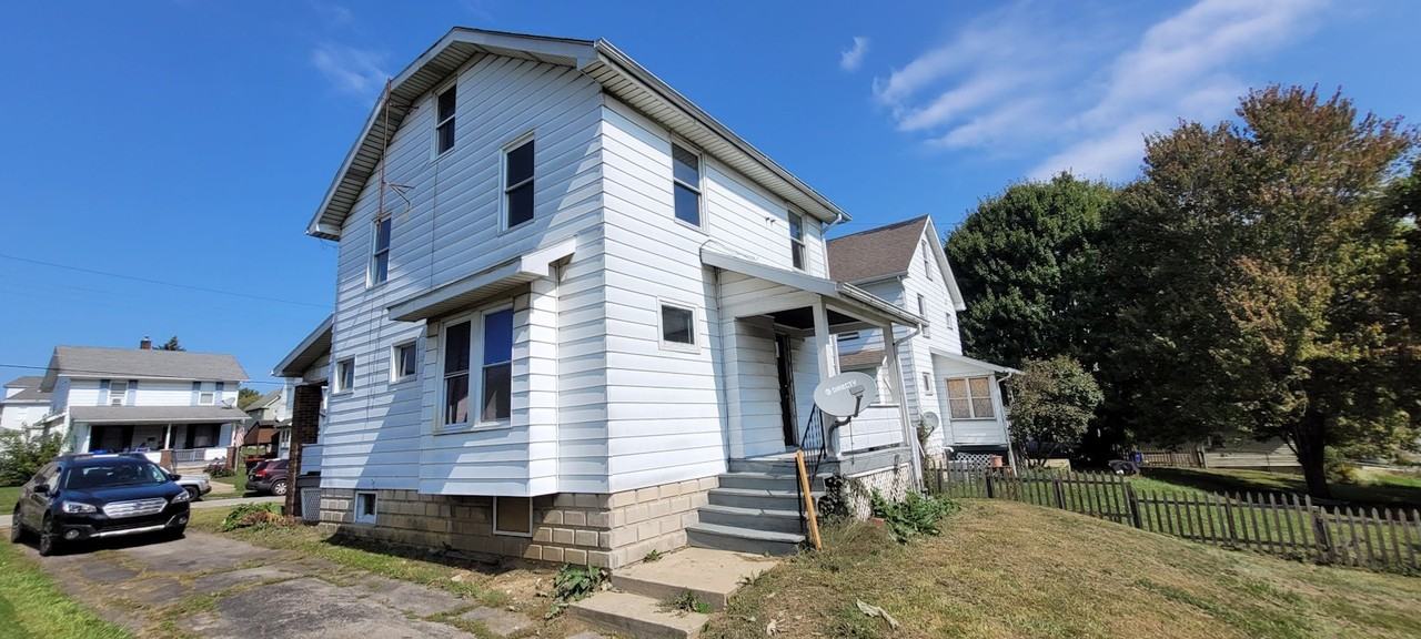 1016 Rose Ave - Photo 2 of 10