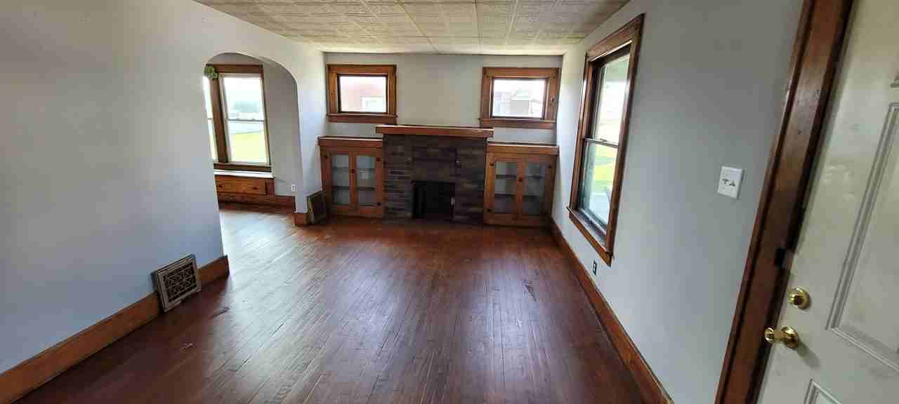 1016 Rose Ave - Photo 3 of 10
