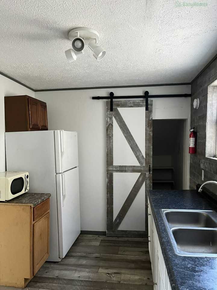 531 4th Street - Photo 5 of 14