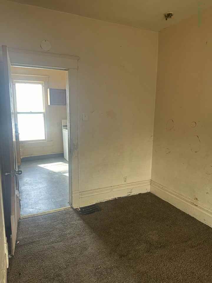 301 North Charlton Street - Photo 2 of 7