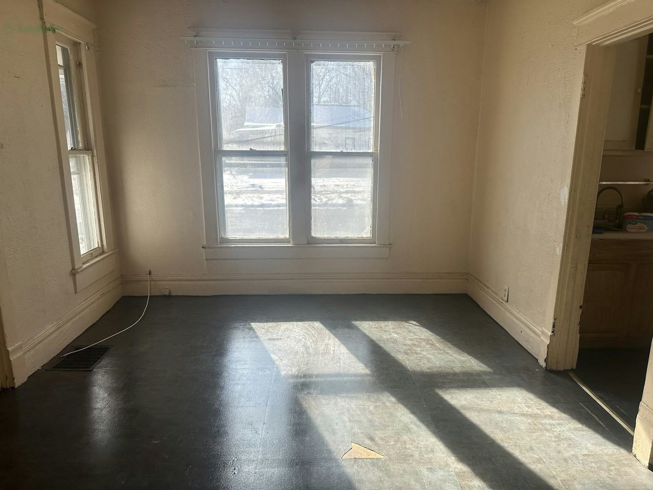 301 North Charlton Street - Photo 3 of 7